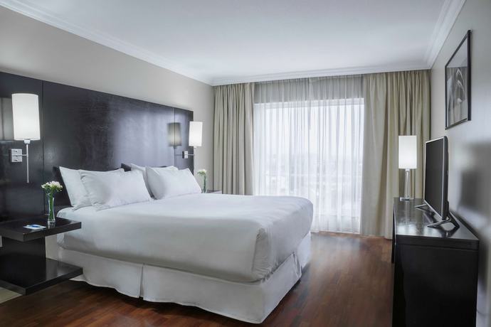 Imagen de la habitación del Hotel Nh Ciudad De Santiago. Foto 4
