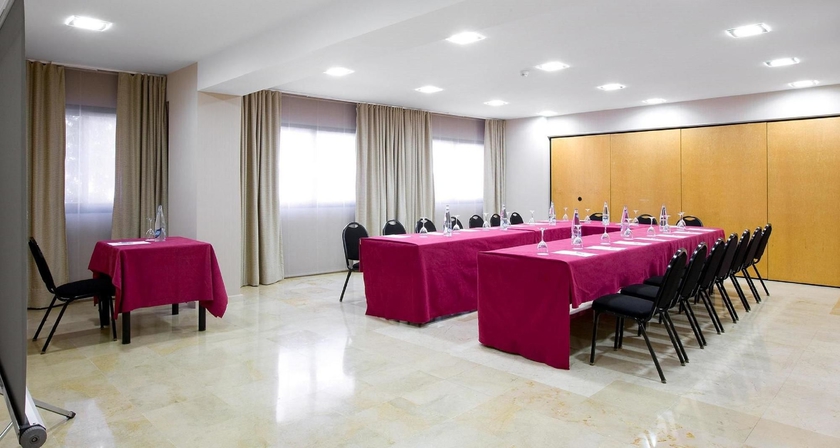 Imagen de los interiores del Hotel Nh Ciudad De Valencia. Foto 15