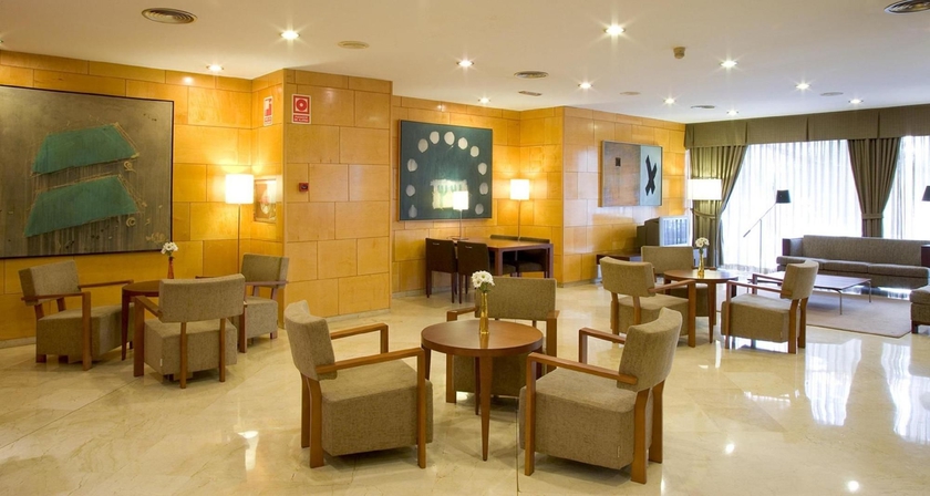 Imagen del bar/restaurante del Hotel Nh Ciudad De Valencia. Foto 2