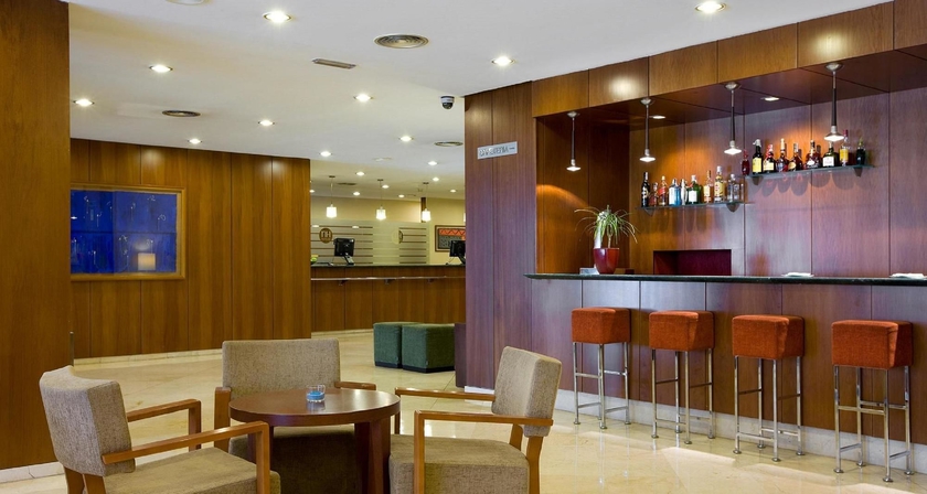 Imagen del bar/restaurante del Hotel Nh Ciudad De Valencia. Foto 3