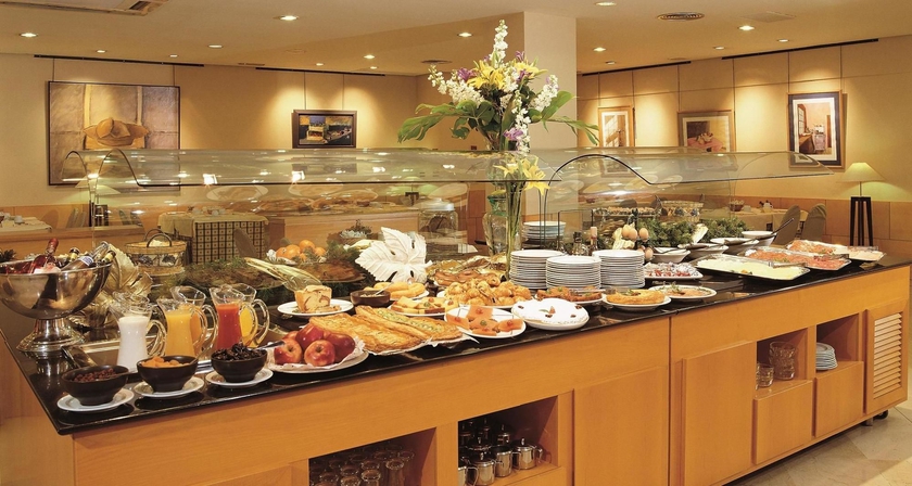 Imagen del bar/restaurante del Hotel Nh Ciudad De Valencia. Foto 6