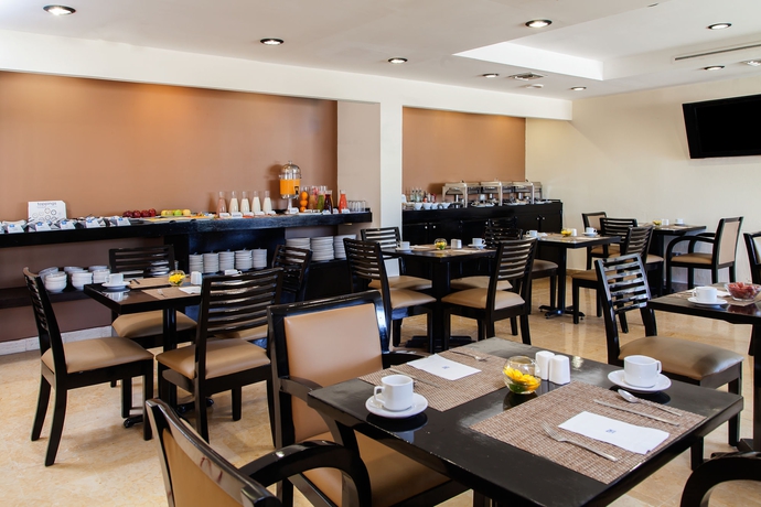 Imagen del bar/restaurante del Hotel Nh Coatzacoalcos. Foto 2