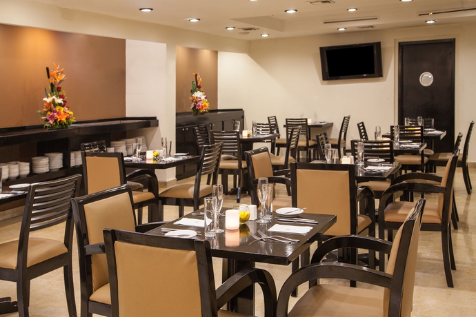 Imagen del bar/restaurante del Hotel Nh Coatzacoalcos. Foto 3