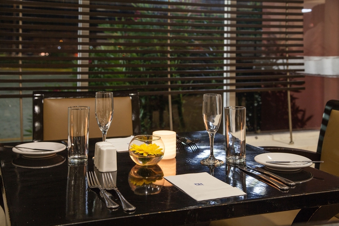 Imagen del bar/restaurante del Hotel Nh Coatzacoalcos. Foto 4