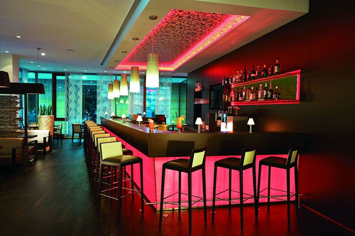 Imagen del bar/restaurante del Hotel Nh Collection Dresden Altmarkt. Foto 2