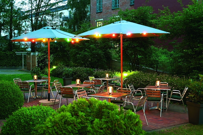 Imagen de los exteriores del Hotel Nh Collection Hamburg City. Foto 11