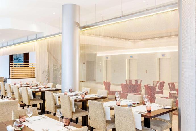 Imagen del bar/restaurante del Hotel Nh Collection K&ouml;ln Mediapark. Foto 2