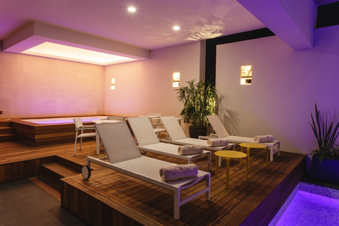 Imagen de la piscina del Hotel Nh Collection Leon Expo. Foto 17