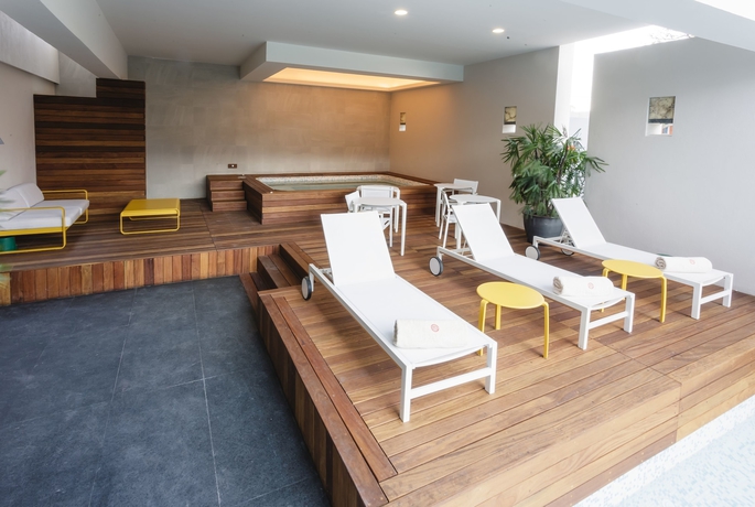 Imagen de la piscina del Hotel Nh Collection Leon Expo. Foto 18