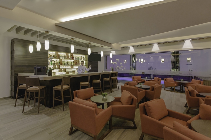 Imagen del bar/restaurante del Hotel Nh Collection Leon Expo. Foto 6