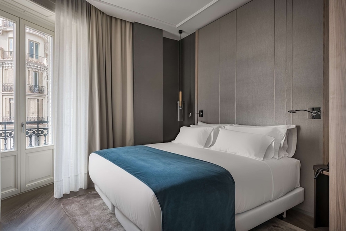 Imagen de la habitación del Hotel Nh Collection Madrid Gran Vía. Foto 3