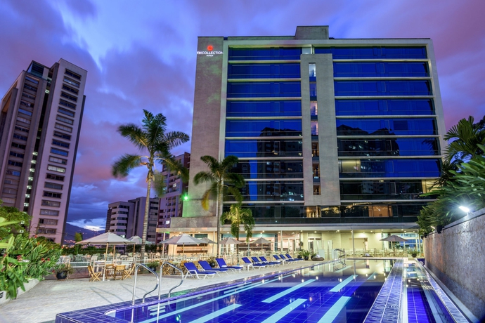 Imagen de la piscina del Hotel Nh Collection Medell&iacute;n Royal. Foto 14
