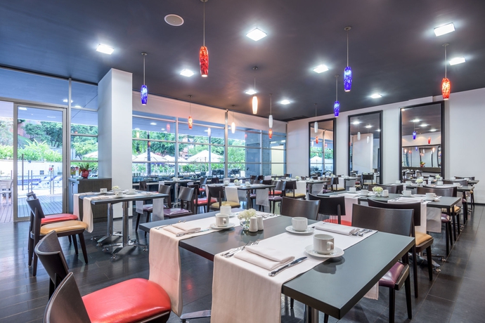 Imagen del bar/restaurante del Hotel Nh Collection Medell&iacute;n Royal. Foto 5