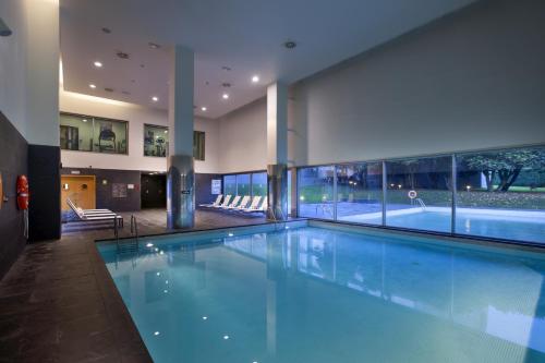 Imagen de la piscina del Hotel Nh Collection Santiago De Compostela. Foto 7