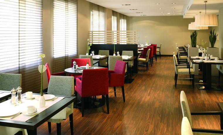 Imagen del bar/restaurante del Hotel Nh Düsseldorf Königsallee. Foto 2