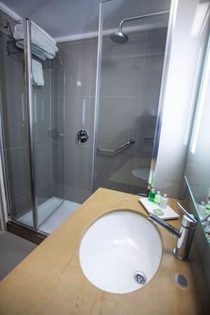 Imagen de la habitación del Hotel Nh Edelweiss Bariloche. Foto 18