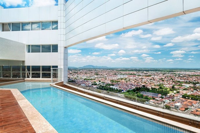 Imagen de la piscina del Hotel Nh Feira De Santana. Foto 18