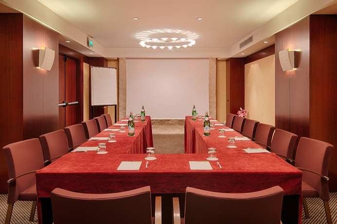 Imagen de los interiores del Hotel Nh Firenze. Foto 10