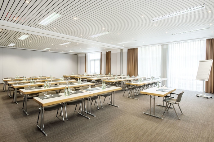 Imagen de los interiores del Hotel Nh Frankfurt Airport West. Foto 12