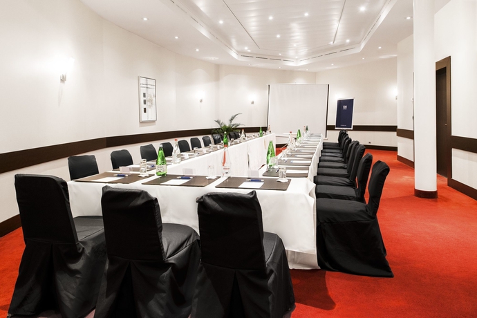 Imagen de los interiores del Hotel Nh Geneva Airport. Foto 8