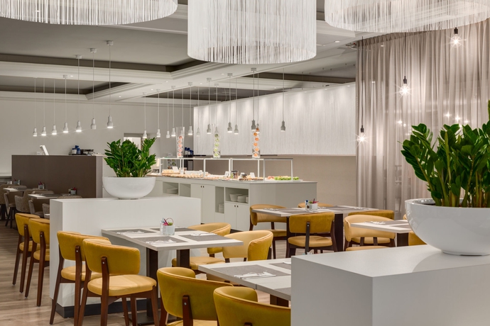 Imagen del bar/restaurante del Hotel Nh Gent Belfort. Foto 3