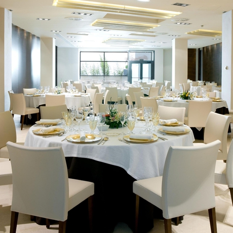 Imagen de los interiores del Hotel Nh Gijón. Foto 13