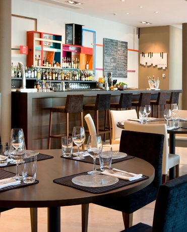 Imagen del bar/restaurante del Hotel Nh Gijón. Foto 5