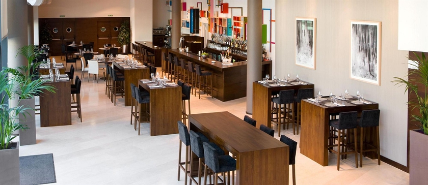 Imagen del bar/restaurante del Hotel Nh Gijón. Foto 7