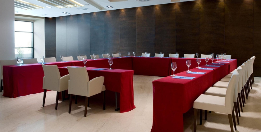 Imagen de los interiores del Hotel Nh Gijón. Foto 15