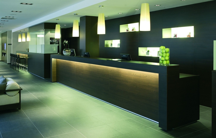 Imagen de los interiores del Hotel Nh Hamburg Mitte. Foto 11