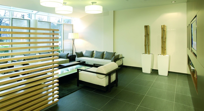 Imagen de los interiores del Hotel Nh Hamburg Mitte. Foto 12