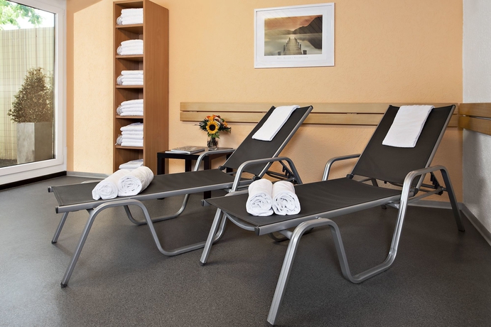 Imagen de la piscina del Hotel Nh Hirschberg Heidelberg. Foto 16