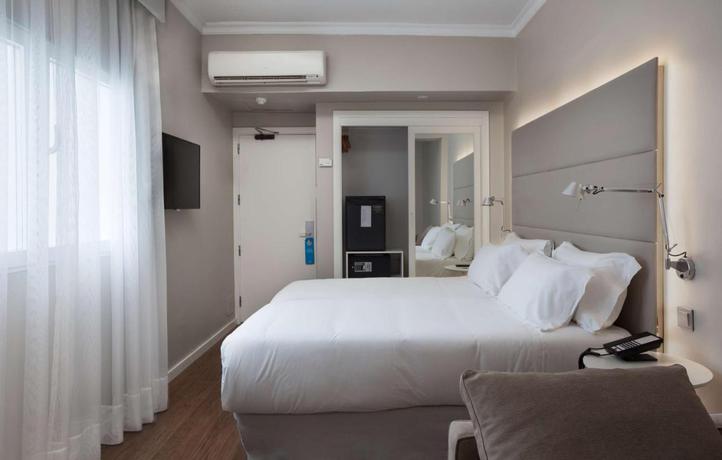 Imagen de la habitación del Hotel Nh Las Palmas Playa Las Canteras. Foto 8