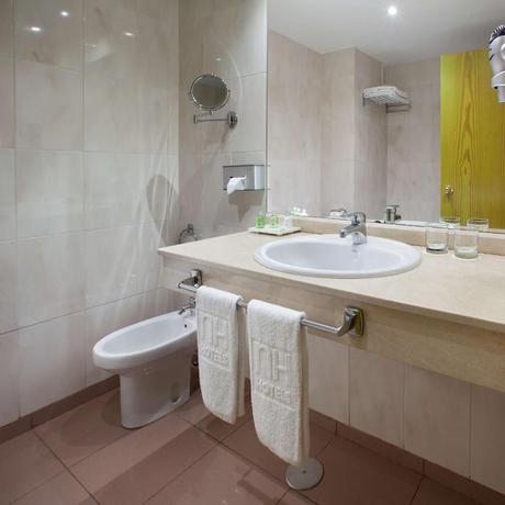 Imagen de la habitación del Hotel Nh Las Palmas Playa Las Canteras. Foto 15