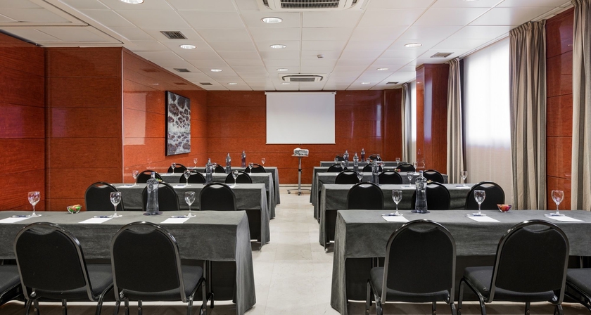 Imagen de los interiores del Hotel Nh Logroño Herencia Rioja. Foto 12