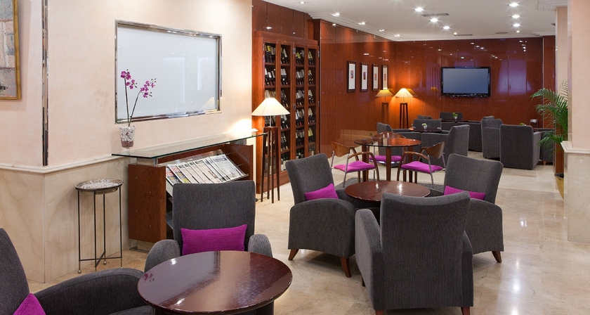 Imagen de los interiores del Hotel Nh Logroño Herencia Rioja. Foto 13