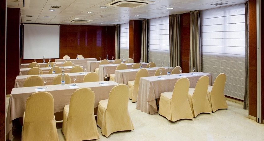 Imagen de los interiores del Hotel Nh Logroño Herencia Rioja. Foto 15