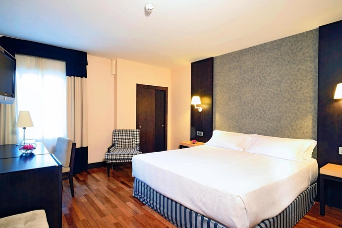 Imagen de la habitación del Hotel Nh Madrid Balboa. Foto 11