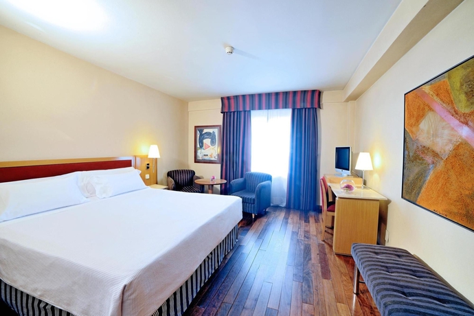 Imagen de la habitación del Hotel Nh Madrid Balboa. Foto 12