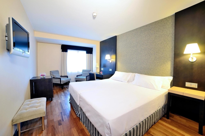 Imagen de la habitación del Hotel Nh Madrid Balboa. Foto 13