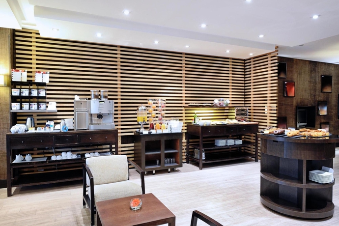 Imagen del bar/restaurante del Hotel Nh Madrid Balboa. Foto 3