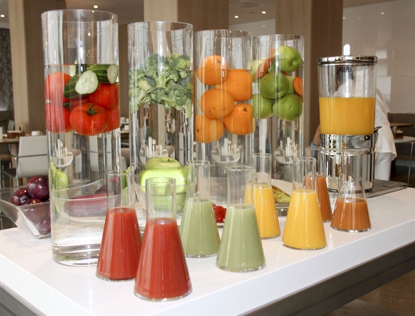 Imagen del bar/restaurante del Hotel Nh Madrid Barajas Airport. Foto 6