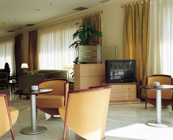 Imagen del bar/restaurante del Hotel Nh Madrid Barajas Airport. Foto 12