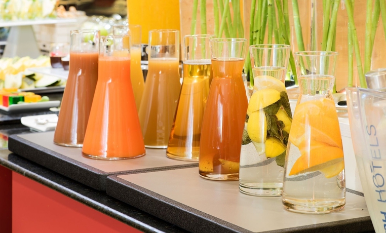 Imagen del bar/restaurante del Hotel Nh Madrid Paseo De La Habana. Foto 3