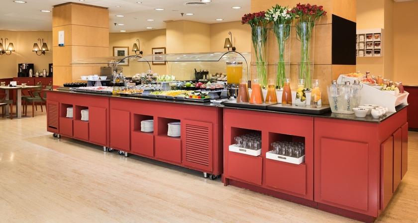 Imagen del bar/restaurante del Hotel Nh Madrid Paseo De La Habana. Foto 4