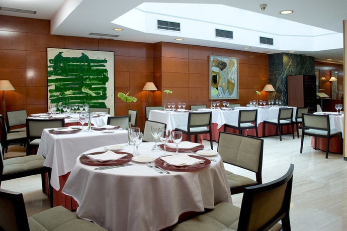 Imagen del bar/restaurante del Hotel Nh Madrid Paseo De La Habana. Foto 8