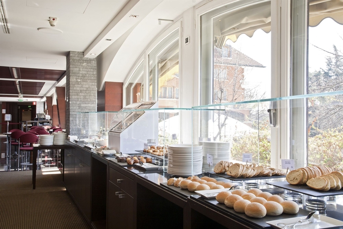 Imagen del bar/restaurante del Hotel Nh Milano 2. Foto 4