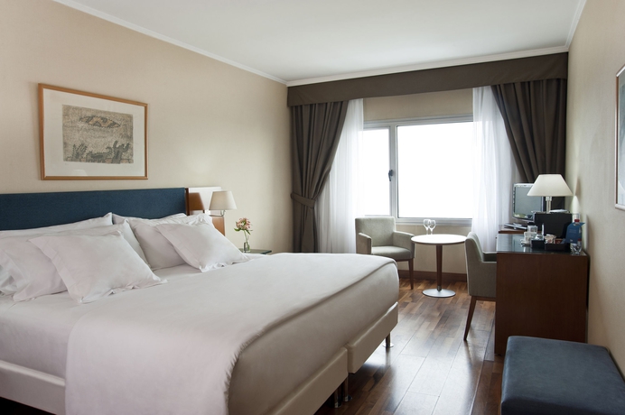 Imagen de la habitación del Hotel Nh Montevideo Columbia. Foto 14