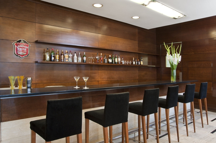 Imagen del bar/restaurante del Hotel Nh Montevideo Columbia. Foto 4