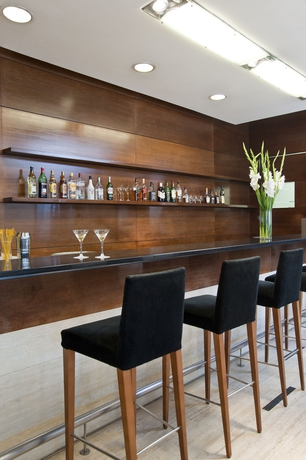 Imagen del bar/restaurante del Hotel Nh Montevideo Columbia. Foto 5